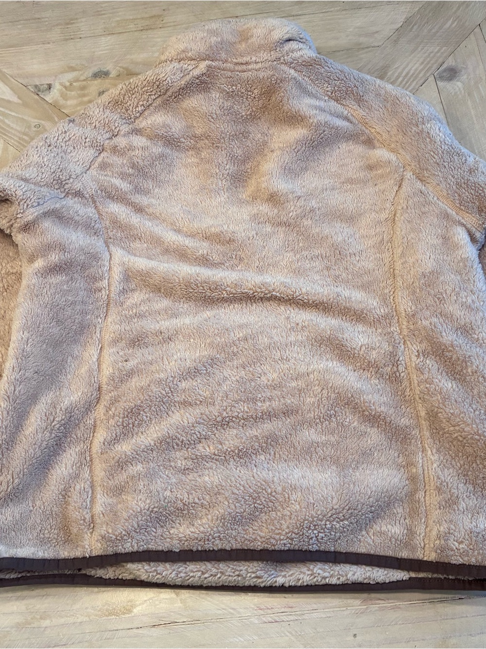 Ariat Women’s M Plush Quarter-Zip Sherpa Jacket in Taupe with Dark Trim - Picture 5 of 7